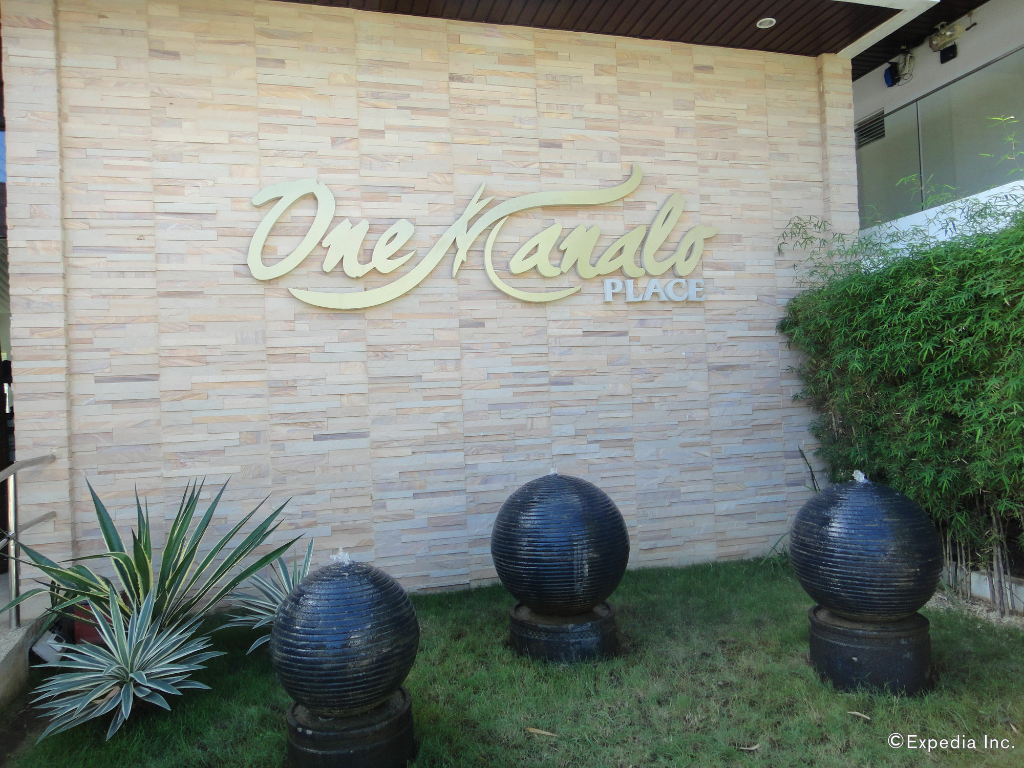 One Manalo Place Puerto Princesa Dış mekan fotoğraf